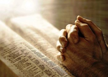 Молитва за померлу маму після 40 днів: спомин, любов і прохання про упокій душі