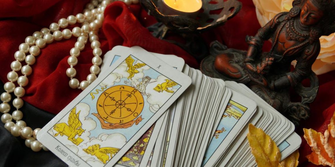 Гороскоп на 1 грудня за картами Таро: Стрільцям – натхнення, Тельцям – енергія