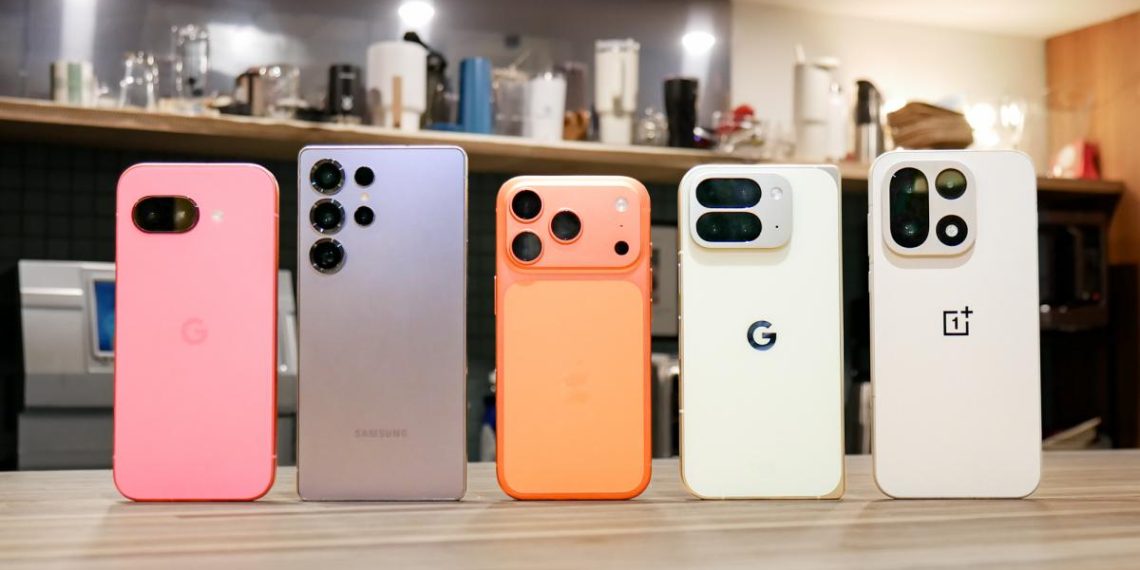 Названы лучшие смартфоны для покупки в начале 2026 года: от недорогих до топов